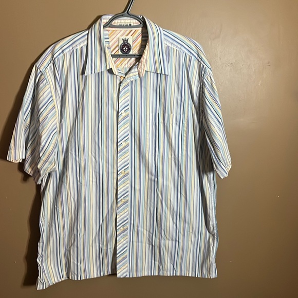 Short sleeve cotton dress shirt buttons. B5 - Picture 1 of 4